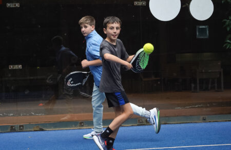 Pádel en el CDI: diversión, estrategia y movimiento para todas las edades Pádel