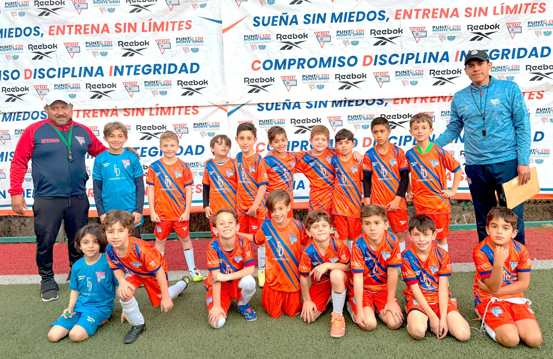 entrega de uniformes